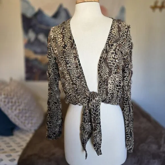 Chico's 100% Silk Leopard Print Blouse 0 XS Tie Front Mob Wife Crop Top Sexy - Picture 4 of 14